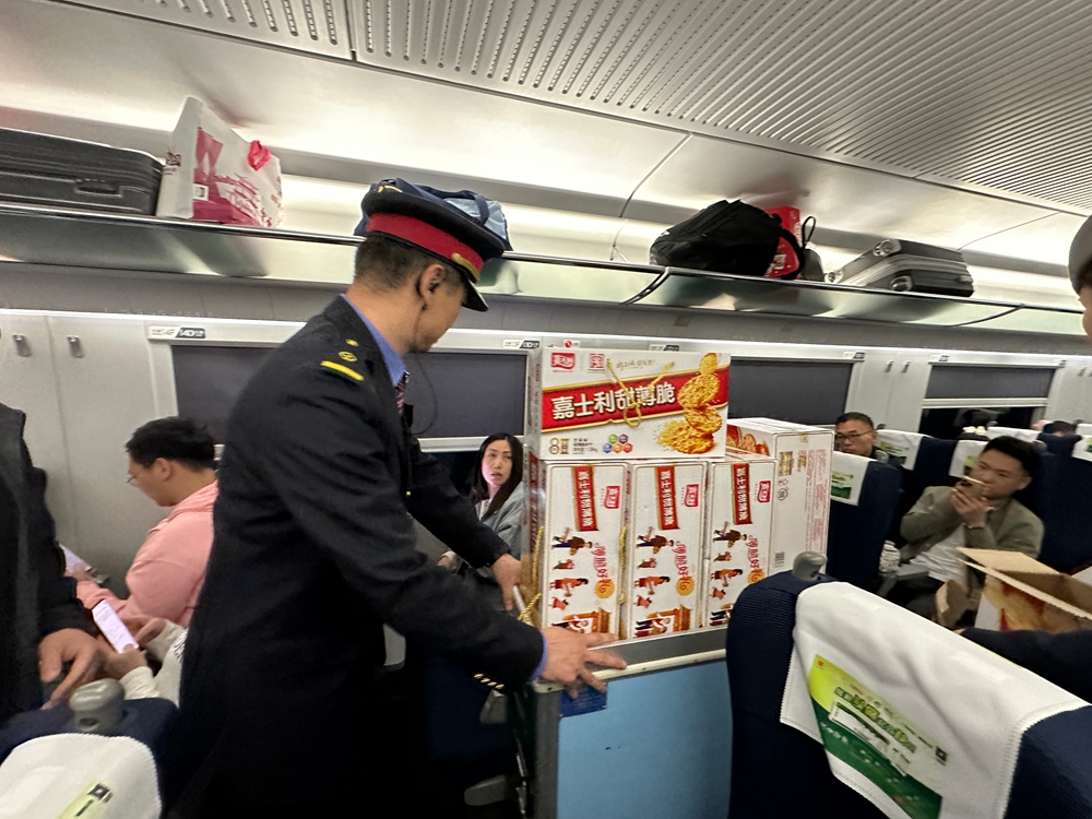 杨晨3   微信图片_20250418115912.jpg