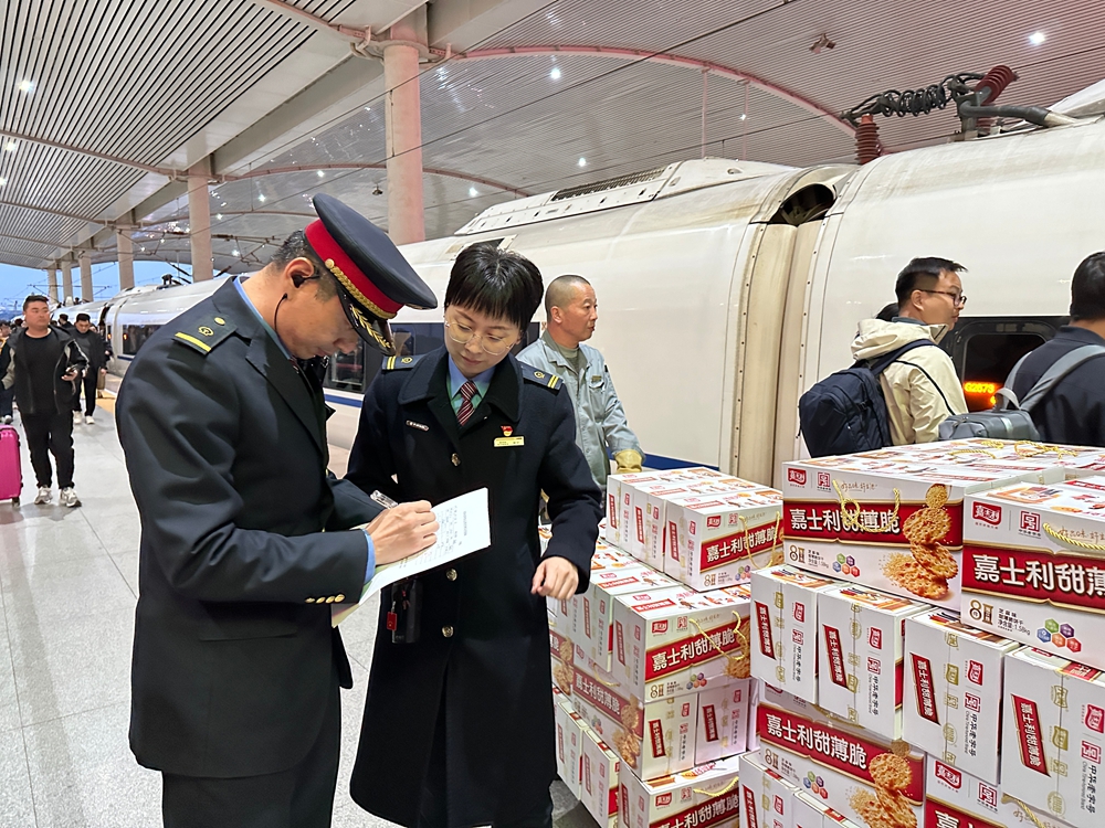 杨晨1   微信图片_20250418115836.jpg