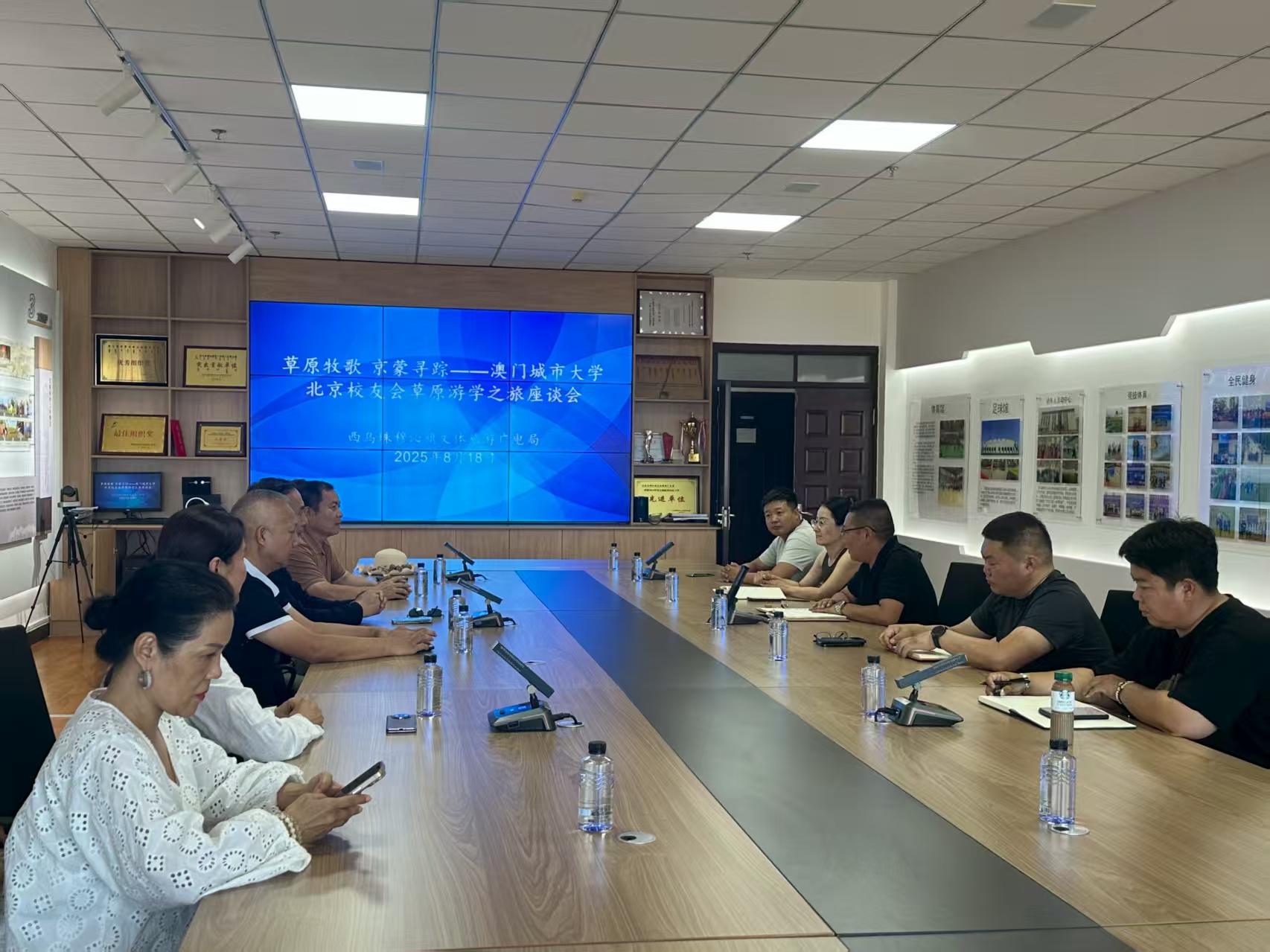 座谈会现场.jpg