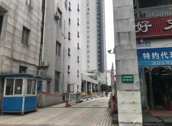 四季名门小区入口