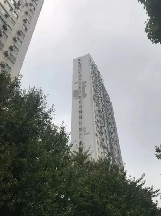 四季名门外墙脱落