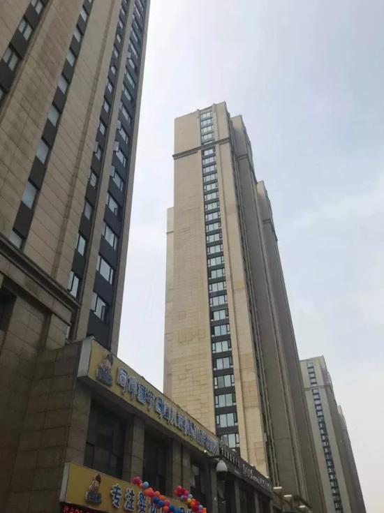 宋都晨光国际外墙有明显修补痕迹