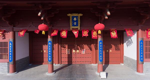 天狮董事长李金元的百亩宫殿：蓄养天鹅 内设家族祠堂