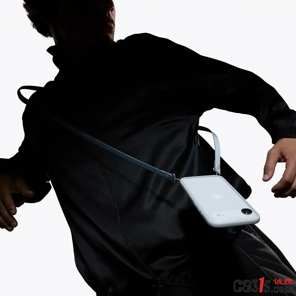 苹果推出iPhone斜挎挂绳售价479元 网友热议“品牌溢价”引争议