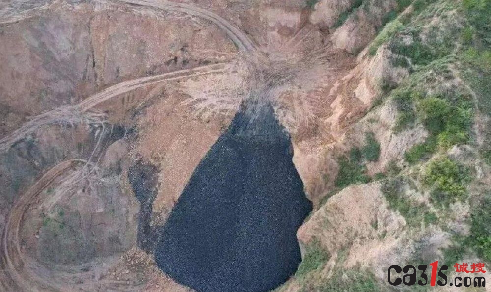 山西兴县煤矸石被爆涉嫌违规填埋黄河支流 呼吁落实环境保护(图1) djEvMjZ1LXhwS0hMcGJ2bmlnSGhsd3lyTTAzb2dzY0Y4WHZjbnF3Y0tpVkc5WGt2NmgtT0pIT3VoRTFiZlp4aDdMREp1MDltTmxaRUtfZ2h6YlRFNmxidDFfNl9ya2oxaXk1bVZqR01XNzhoSjQ9_副本.jpg