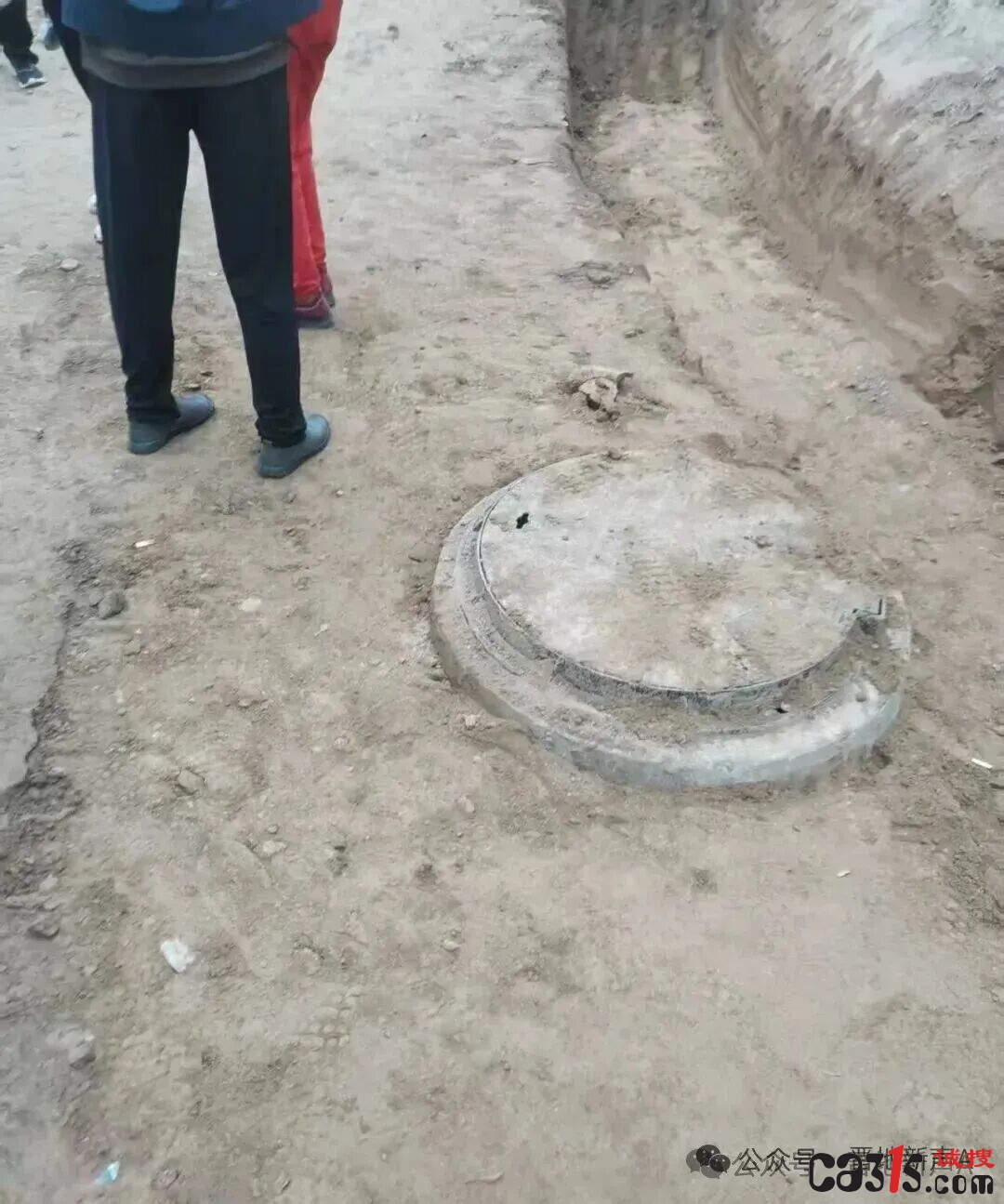 山西介休村道改造工程被指豆腐渣 村民实名举报问题仍未解决(图5) djEvODY1NVFXdnMxUkliLXp4NGI3enVWUVNTWDhITHotODB6aW95SXEtLVN2LUJxVktjUDBEYm5xN0dROUx3LWdVejVLaGdibUlFYTc3RmF0M1NTVVpaYmxfNl9ya2oxaXk1bVZqR01XNzhoSjQ9.jpg