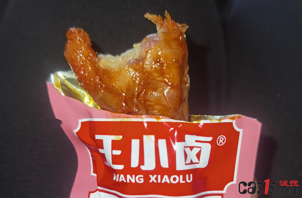 王小卤鸡爪被曝发霉变质:消费者投诉多起食品安全问题(图1) 0.png