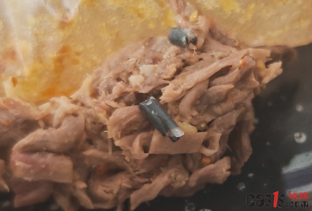 消费者投诉“寻香牧场”牛肉中吃出异物:商家未给解决方案(图2) 008D9JkCly1i9trnkwvgbj311y0u0q65.jpg