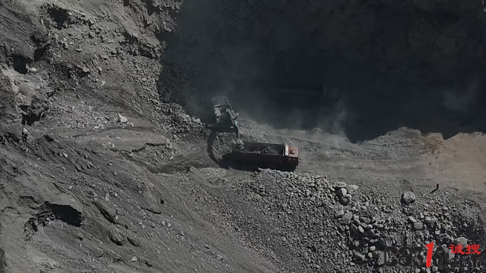内蒙古土默特右旗疑似非法盗采矿石牟利:属地涉嫌监管缺位(图1) 微信图片_20260327201843_38_118.jpg