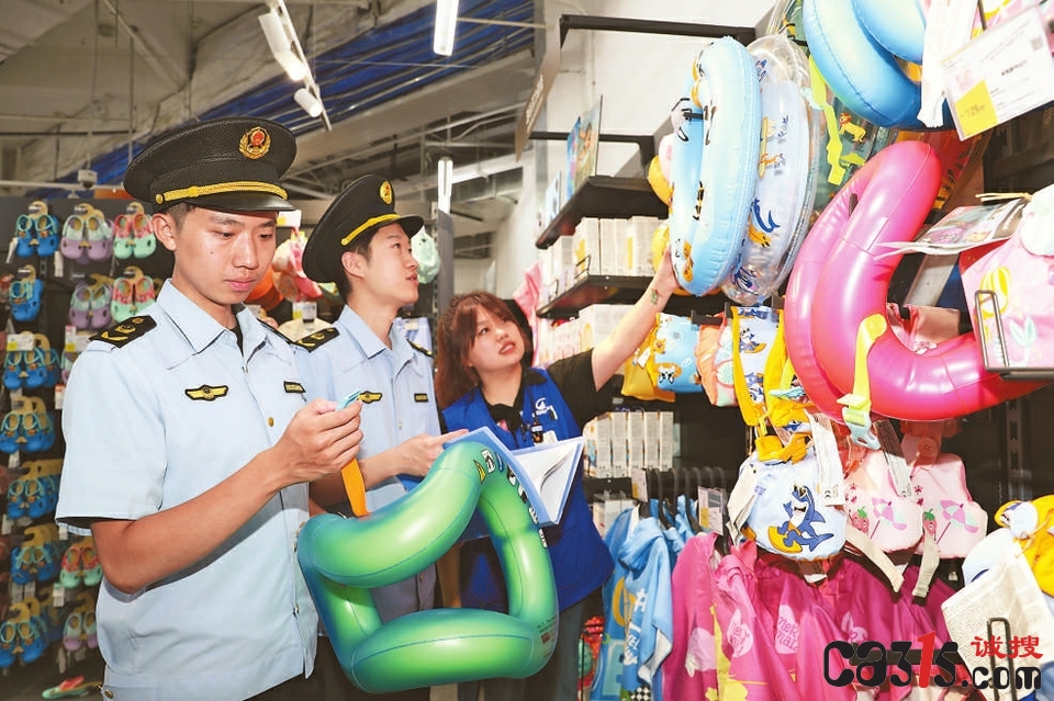 北京市丰台区市场监管局开展夏季游泳用品质量检查