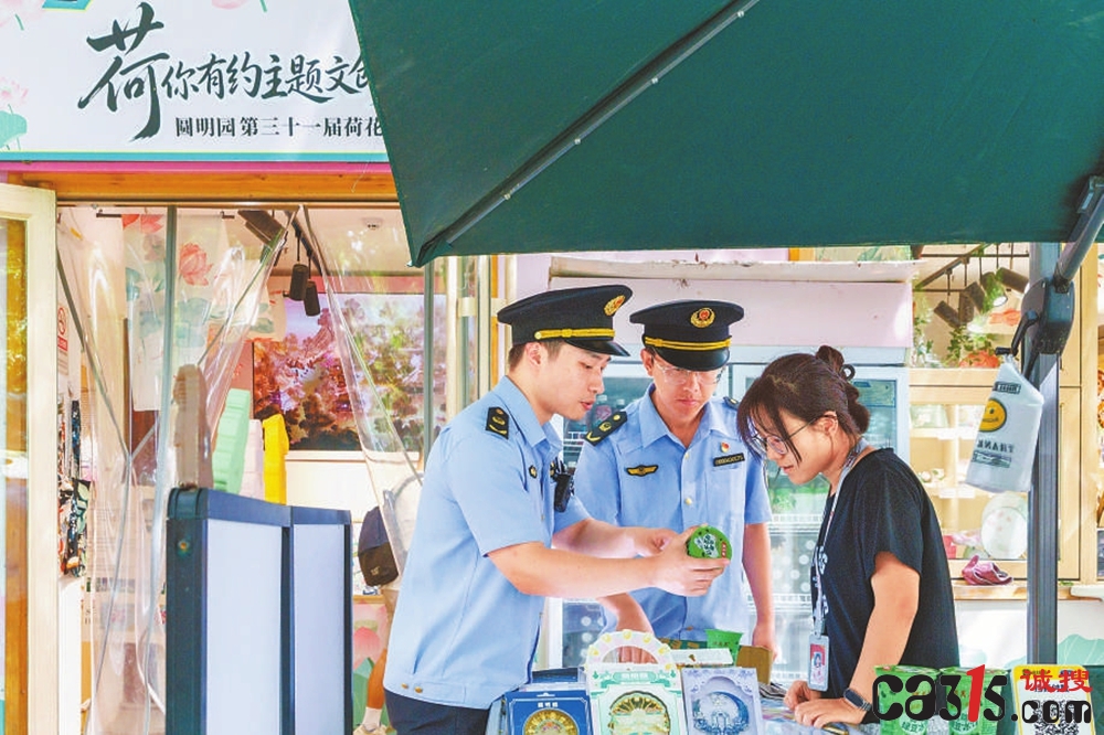 北京市海淀区市场监管局执法人员开展冷饮质量检查