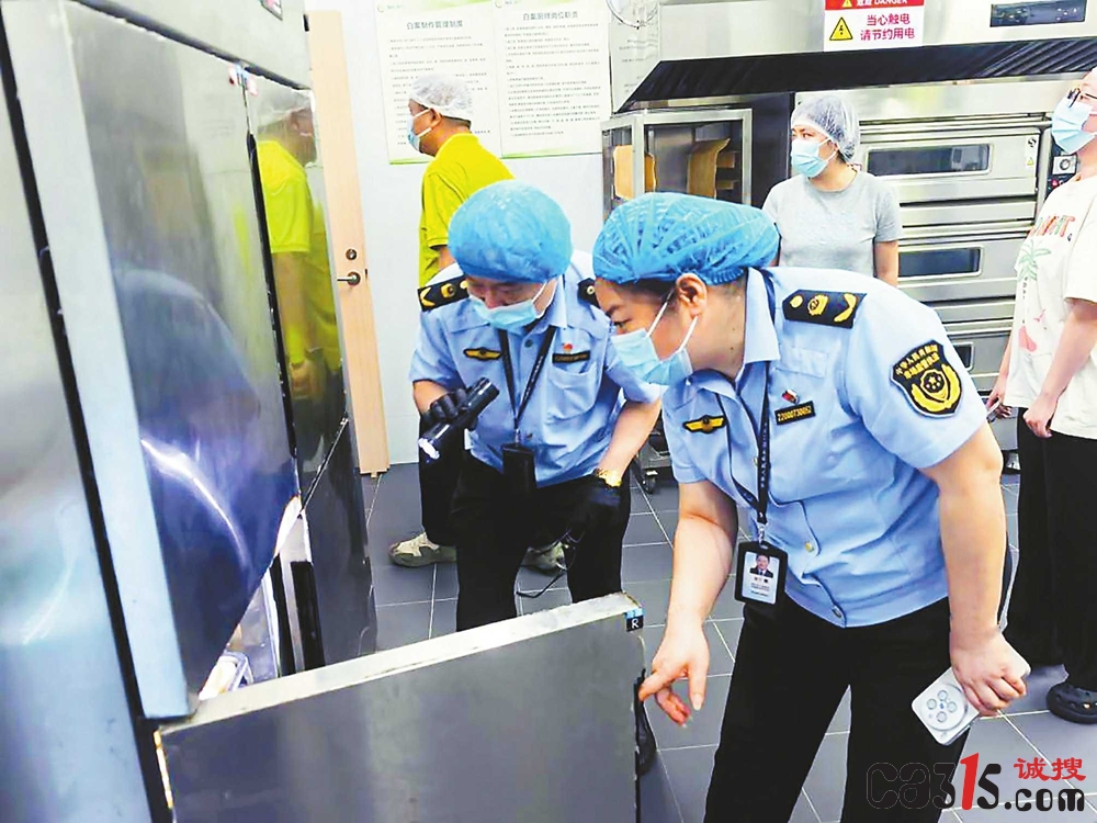 重庆市九龙坡区市场监管局开展养老机构食堂安全排查