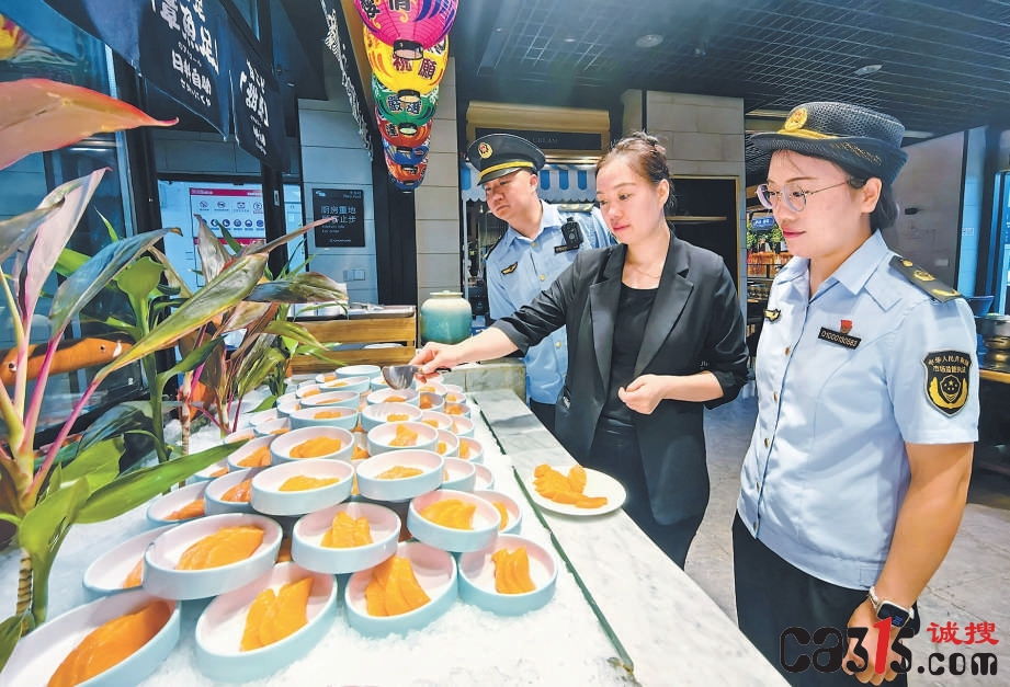 北京东城区市场监管局开展夏季生食类食品安全专项检查