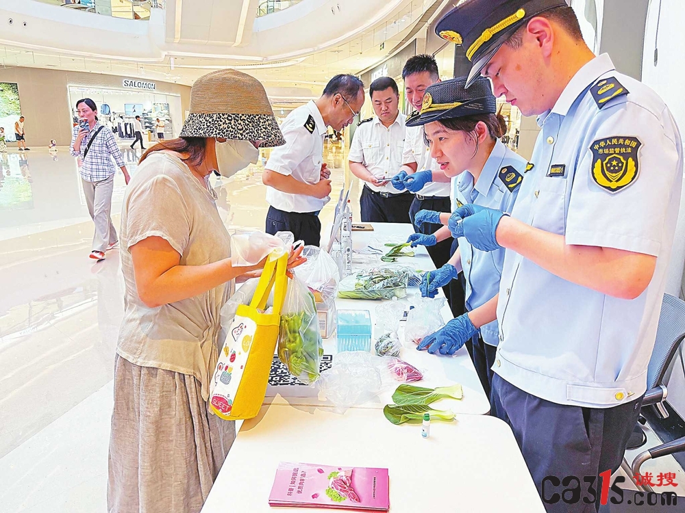 上海宝山区食药安办开展食品“你点我检、你送我检”活动