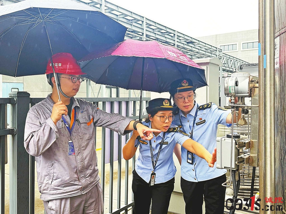 宁波市北仑区市场监管局开展高温天气特种设备安全检查