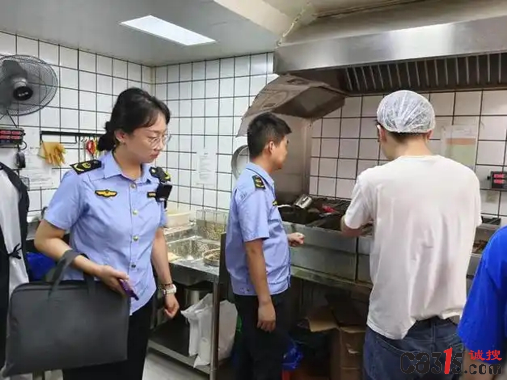 北京公布三起外卖餐饮典型违法案件：后厨脏乱、过期食品被罚