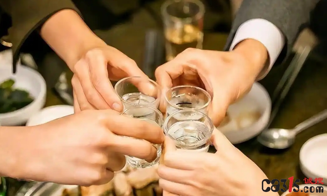 直播间不敢说“酒”字，改叫“8+1”：解酒神器卖爆了，但肝脏根本不认